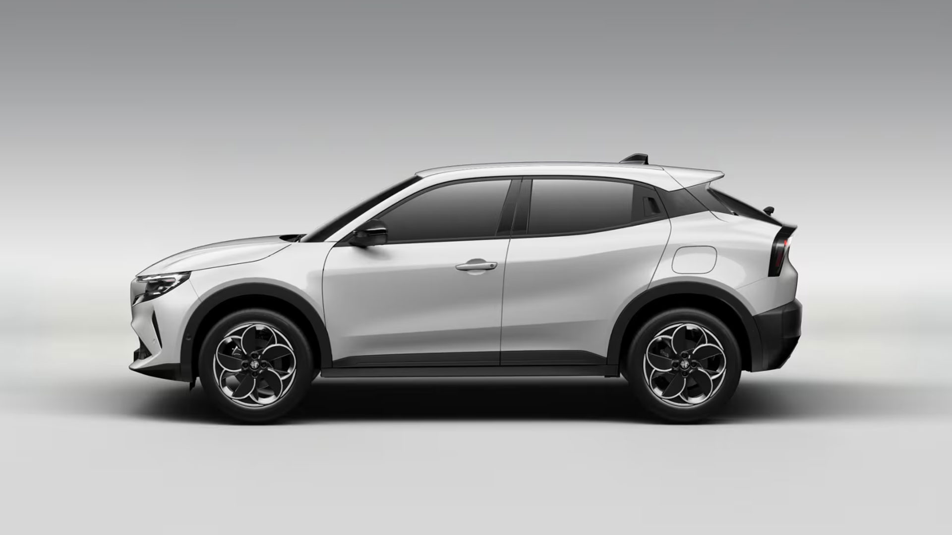 Alfa Romeo Junior Ibrida Hybrid in Bianco Sempione Uni von der Seite