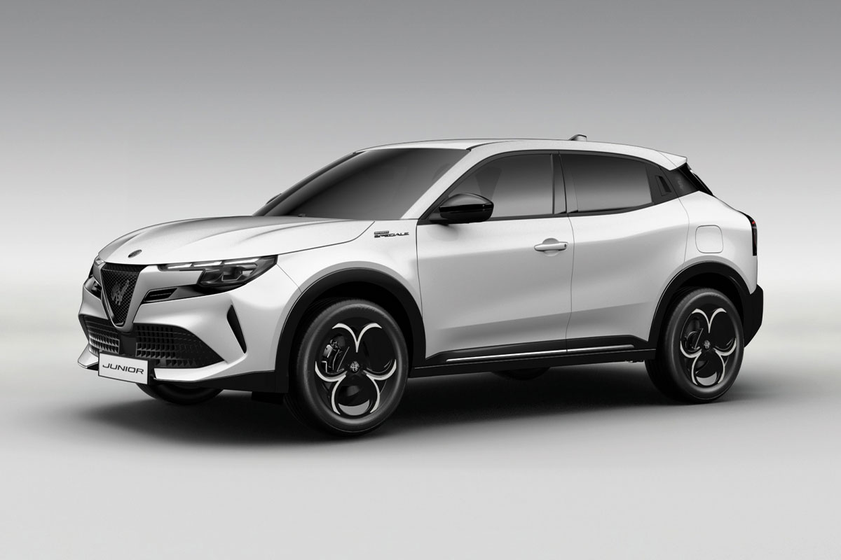 Alfa Romeo Junior Sport Speciale in Bianco Sempione, Uni-Lackierung von der rechten Seite vorne