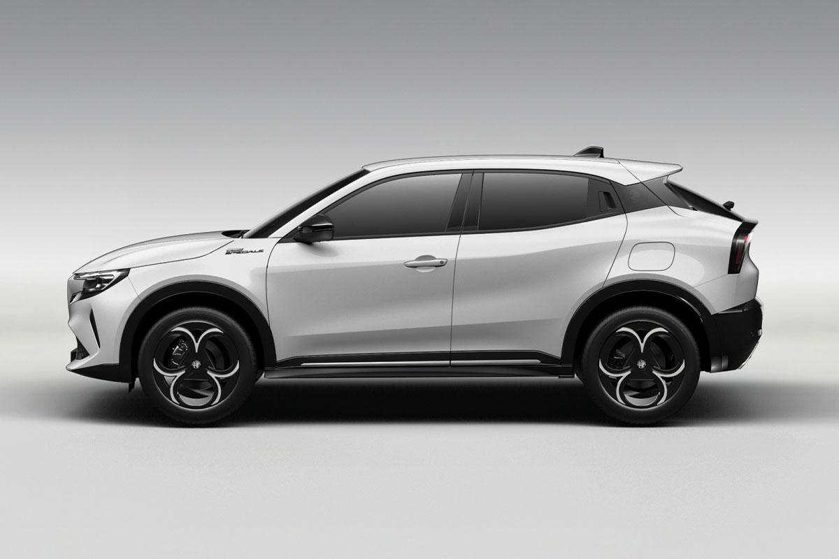 Alfa Romeo Junior Sport Speciale in Bianco Sempione, Uni-Lackierung von der Seite