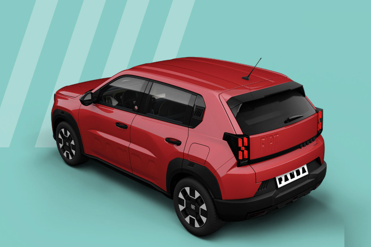 Fiat Grande Panda Hybrid Business Edition in Passione Rot von der Seite hinten