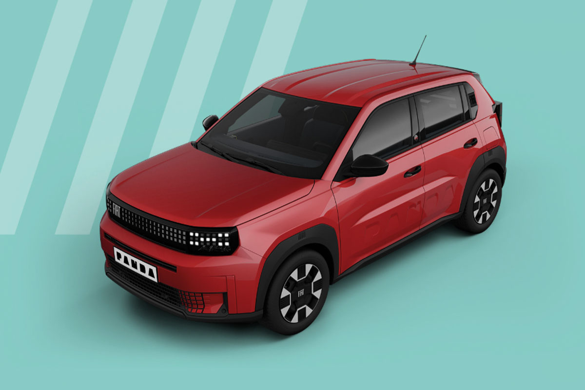 Fiat Grande Panda Hybrid Business Edition in Passione Rot von der Seite vorn