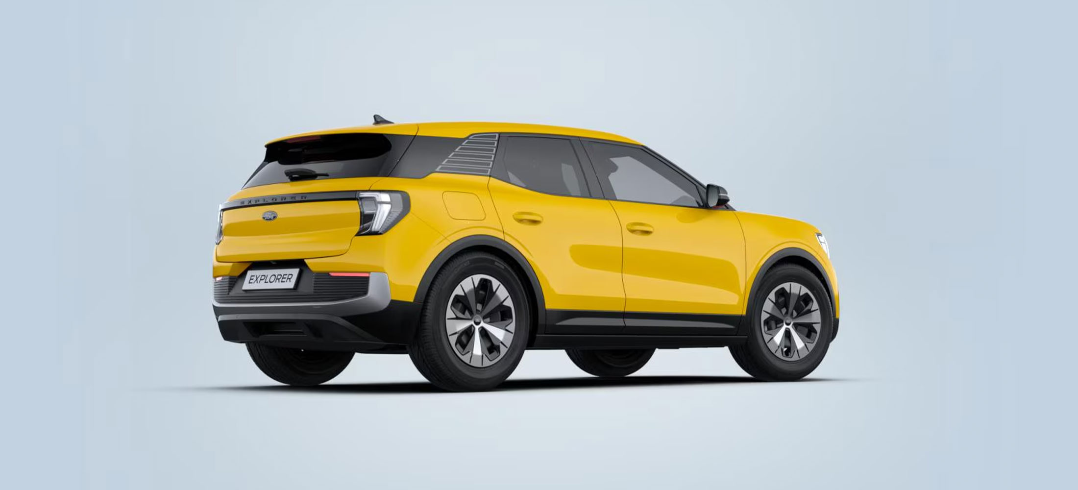 Gelber Ford Explorer in schräger Heckansicht.