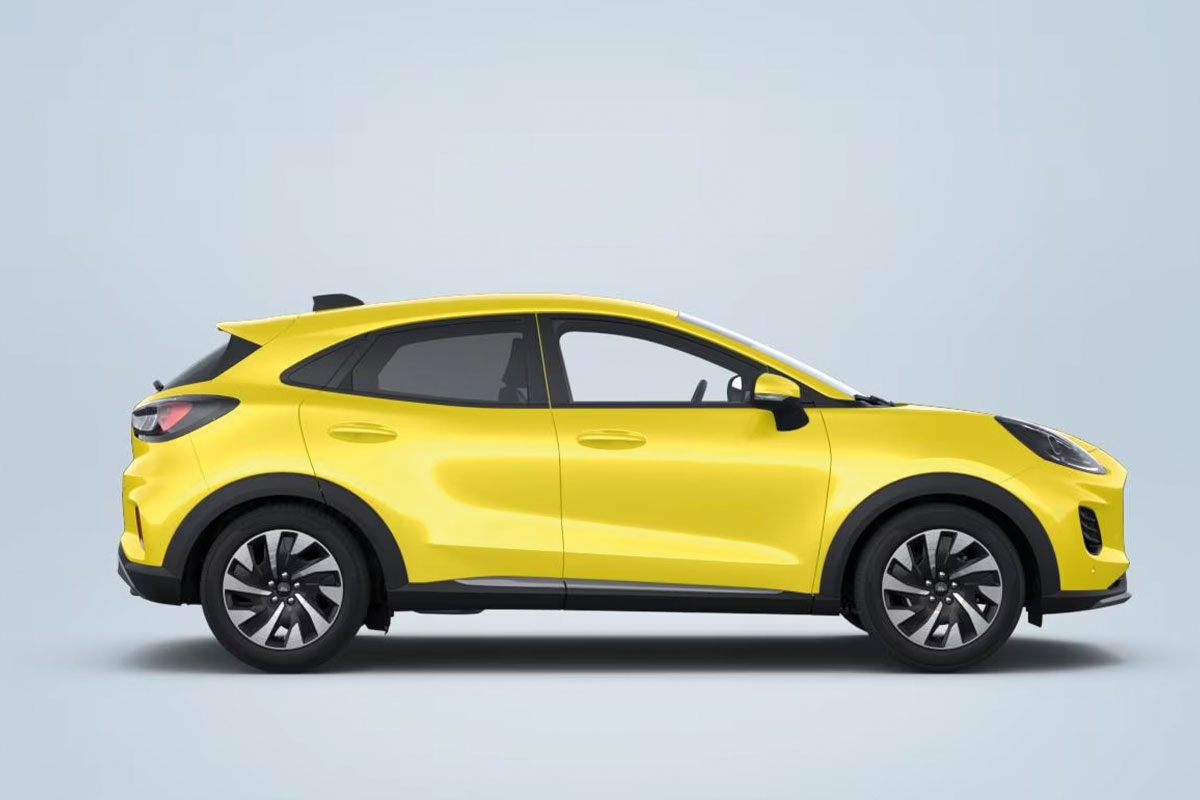 Ford Puma Titanium in Electric Yellow Metallic von der Seite