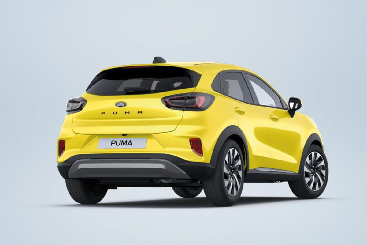 Ford Puma Titanium in Electric Yellow Metallic von der Seite hinten