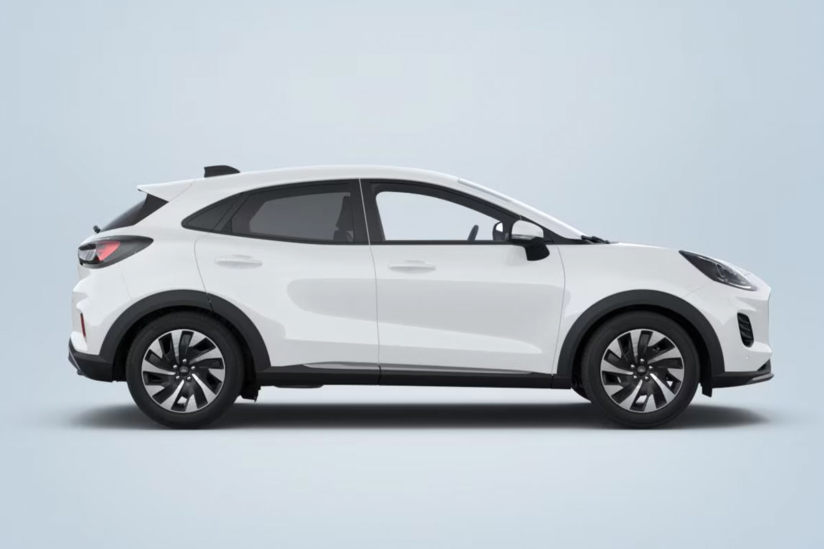 Ford Puma Titanium in Frozen White von der Seite