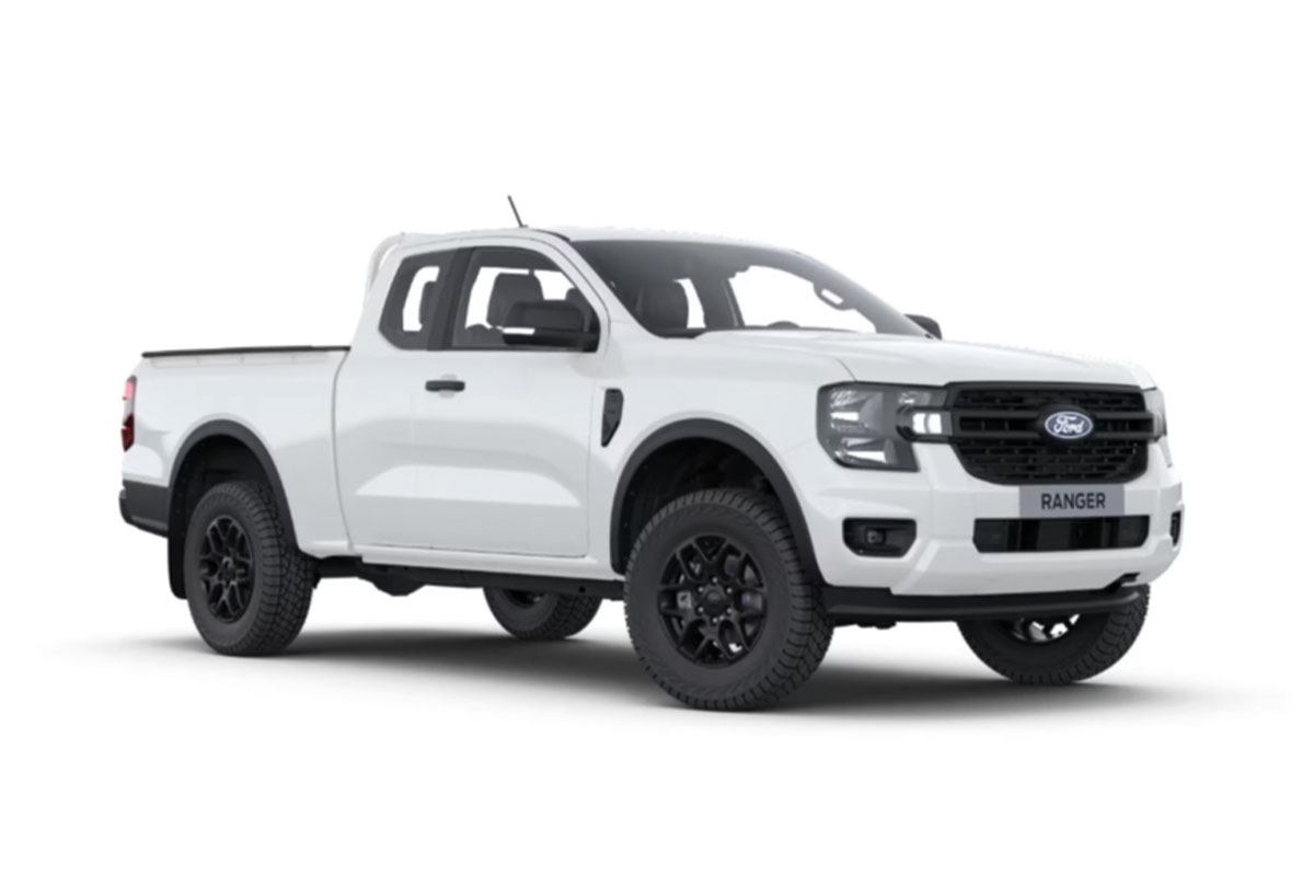 Ford Ranger XLT Extrakabine in Frozen White von der Seite vorne