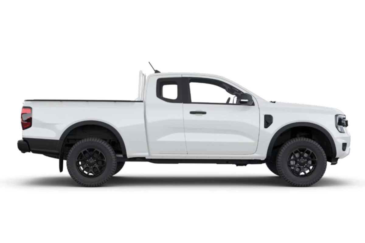 Ford Ranger XLT Extrakabine in der Seitenansicht
