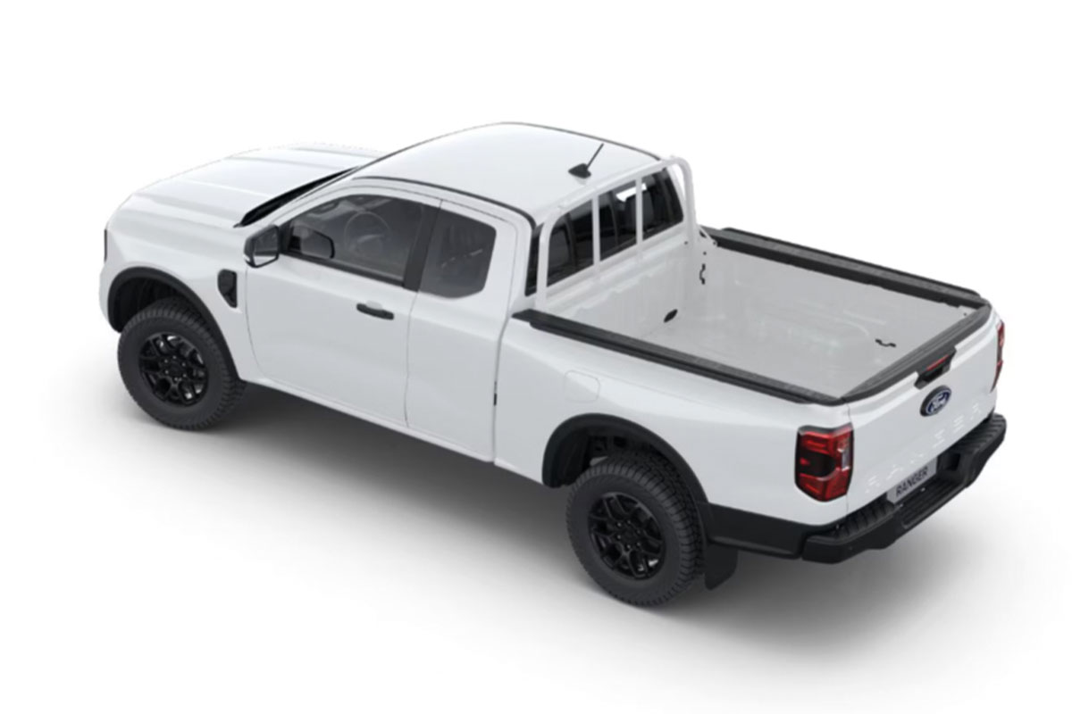 Ford Ranger XLT Extrakabine in Frozen White aus der Vogelperspektive mit Ansicht der Ladefläche