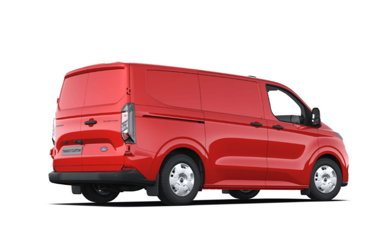 Ford Transit Custom 280 L1H1 Trend in Race Red von der Seite vorne hinten vor weißem Hintergrund