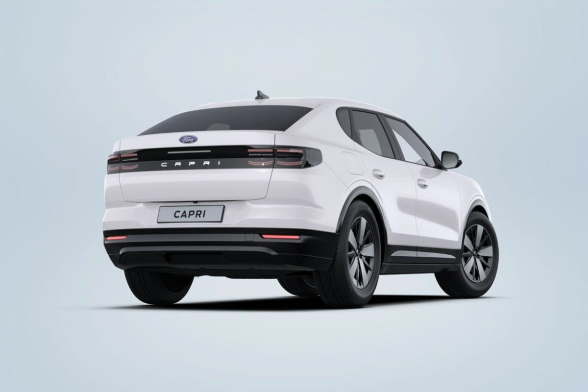 Ford Capri von Hinten in Frozen White