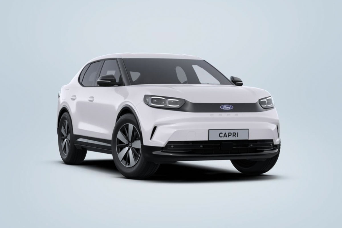 Ford Capri in Frozen White von der rechten seite von vorne