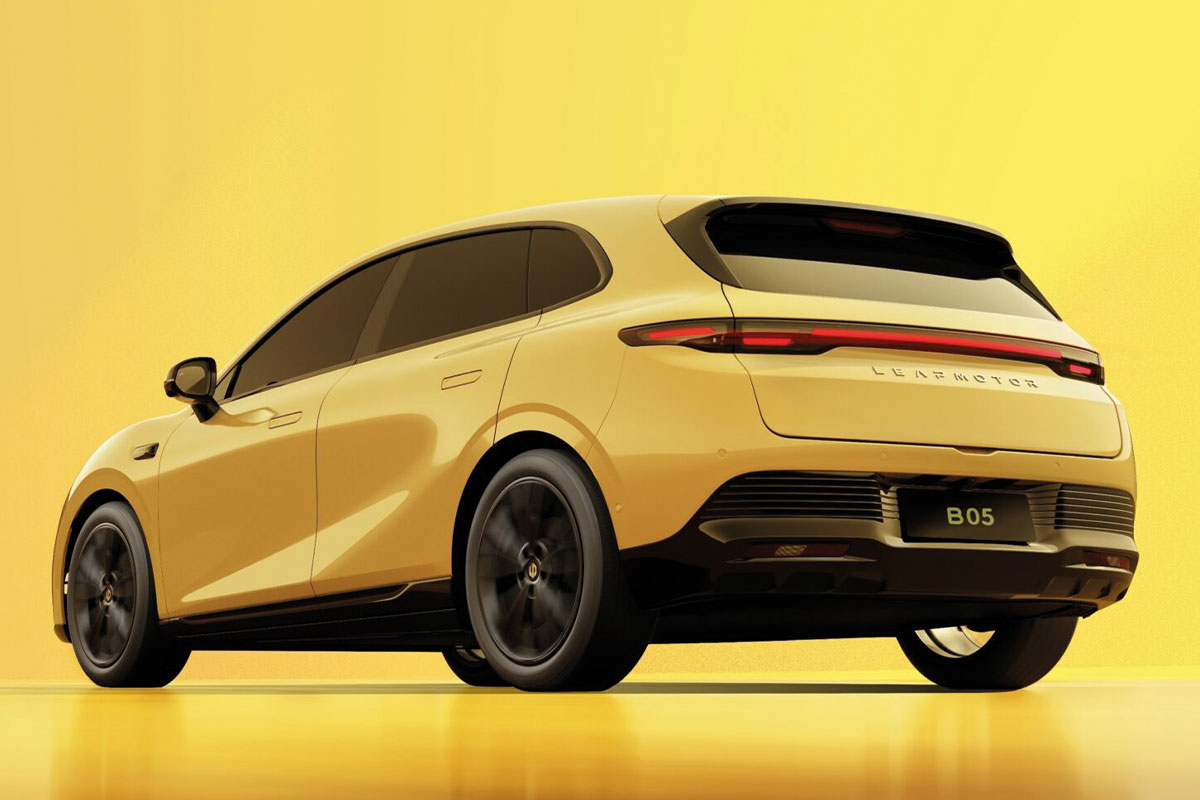 Leapmotor B05 in gelb seitlich von hinten