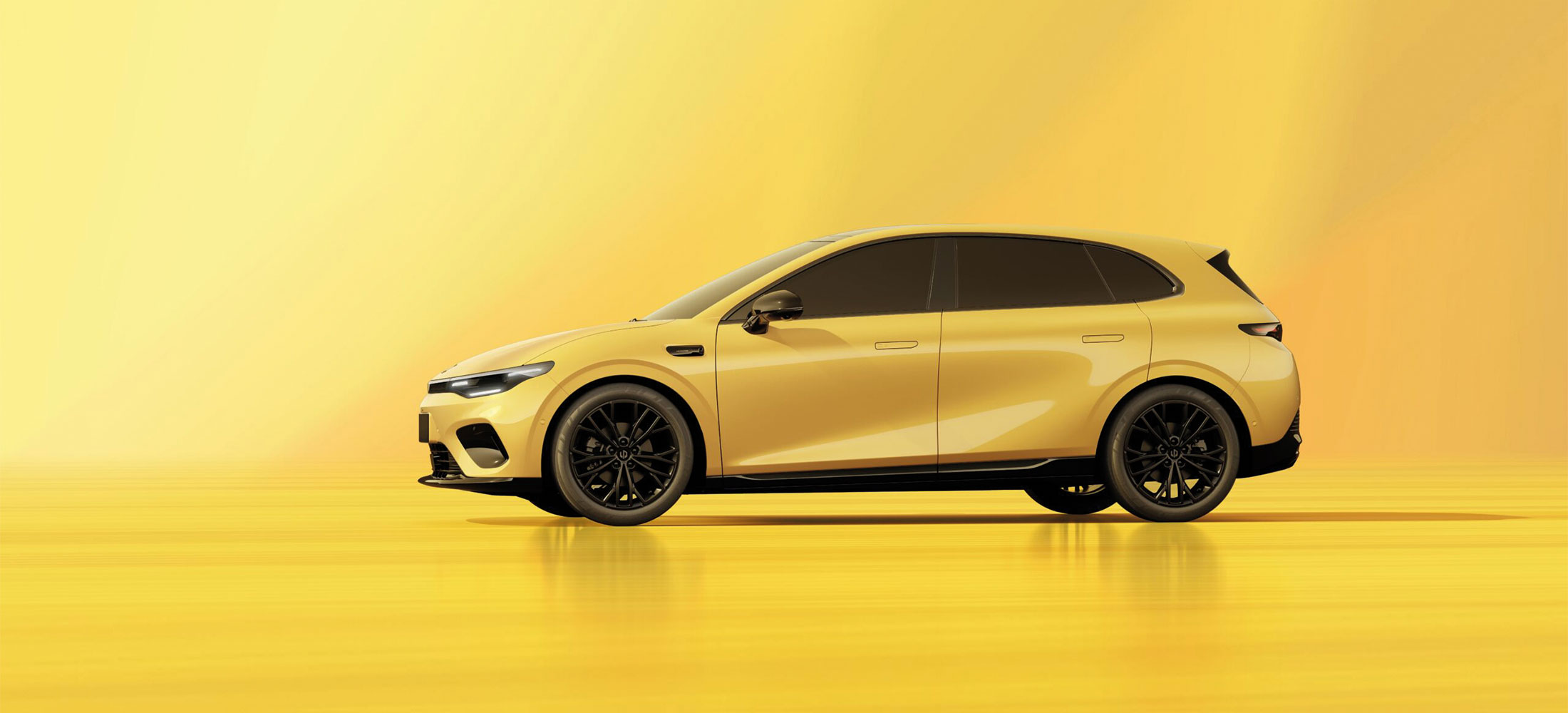 Leapmotor B05 in gelb von der Seite auf gelbem Hintergrund