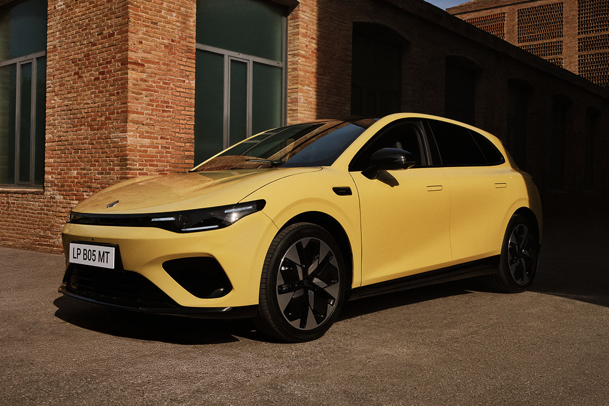 Leapmotor B05 in Lightning Yellow Seitenansicht rechts Vorne