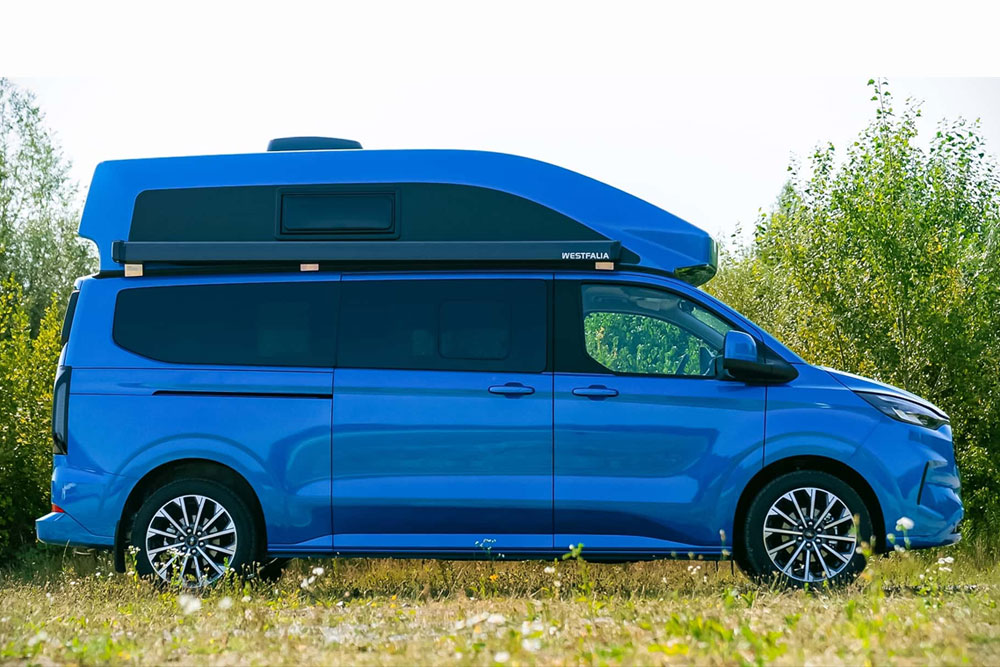 Ford Campervan blau Hochdach von der seite