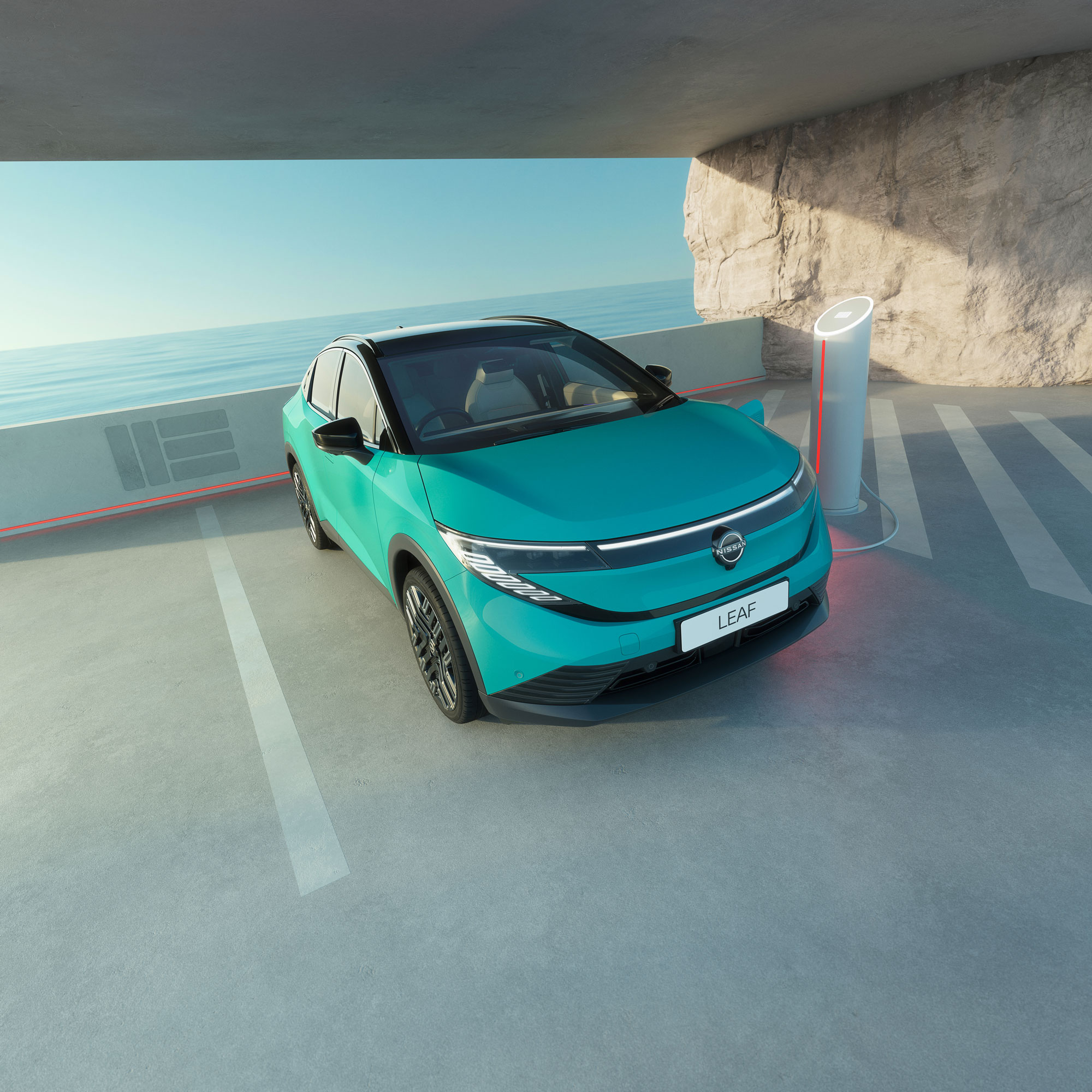 Nissan Leaf von vorne an einer Ladesäule