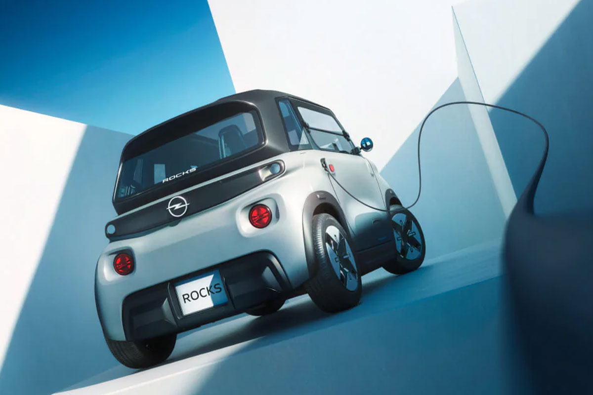 Opel Rocks am Laden