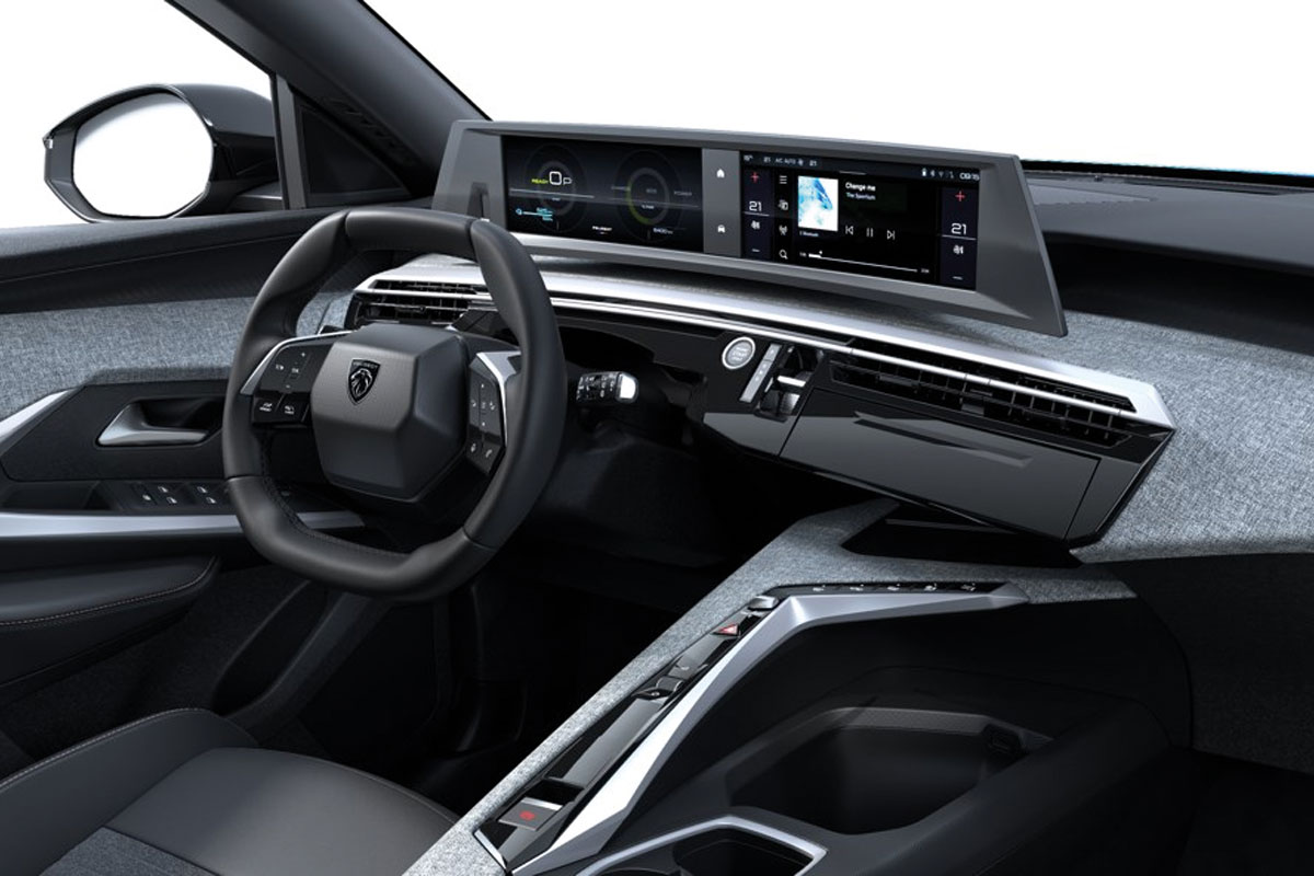 Innenraumansicht des Peugeot E-3008 vom Beifahrersitz mit modernem Armaturenbrett, i-Cockpit-Design und hochwertiger Materialverarbeitung