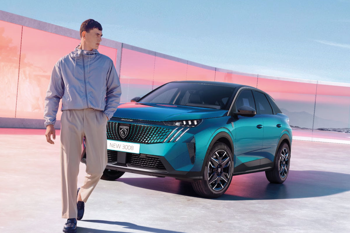 Peugeot 3008 in blau von vorne