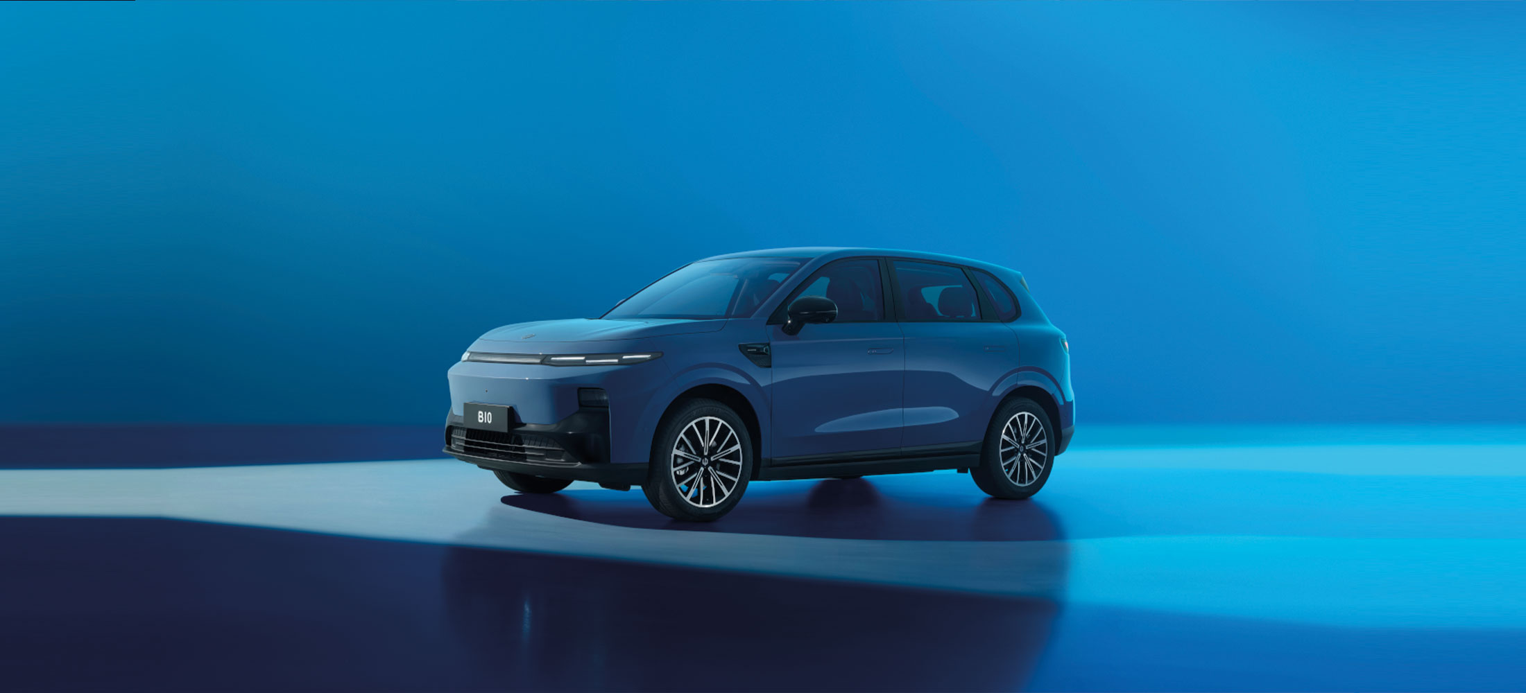 Blauer Leapmotor B10 mit blauem Hintergrund